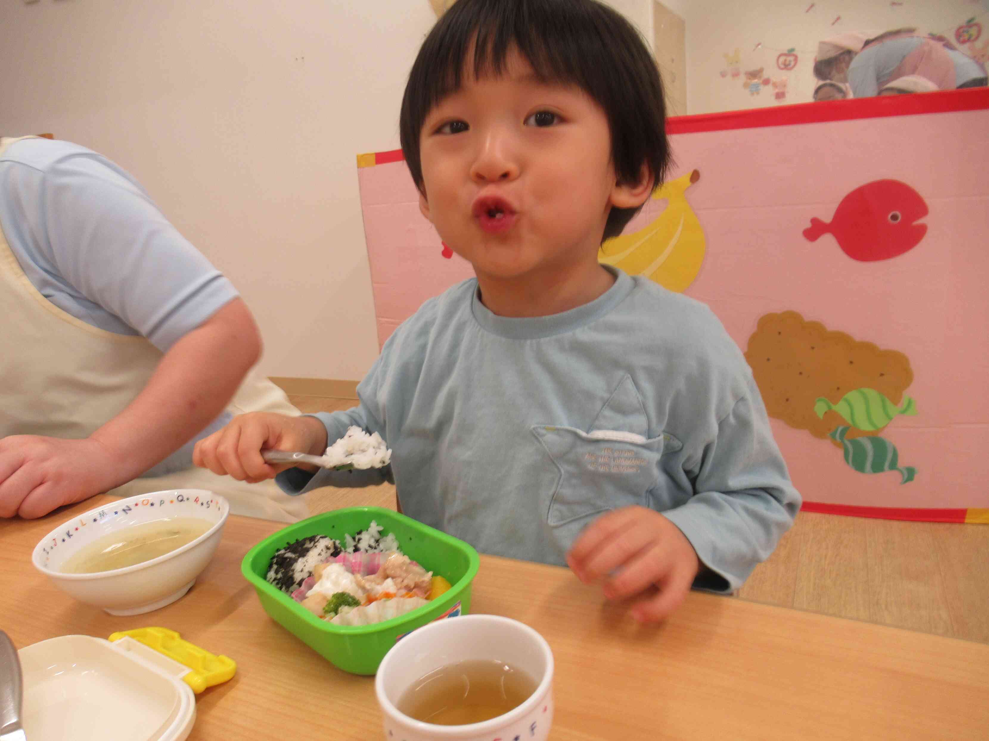 「せんせい、おべんとうおいしいね」と何度も繰り返していたTくんです。