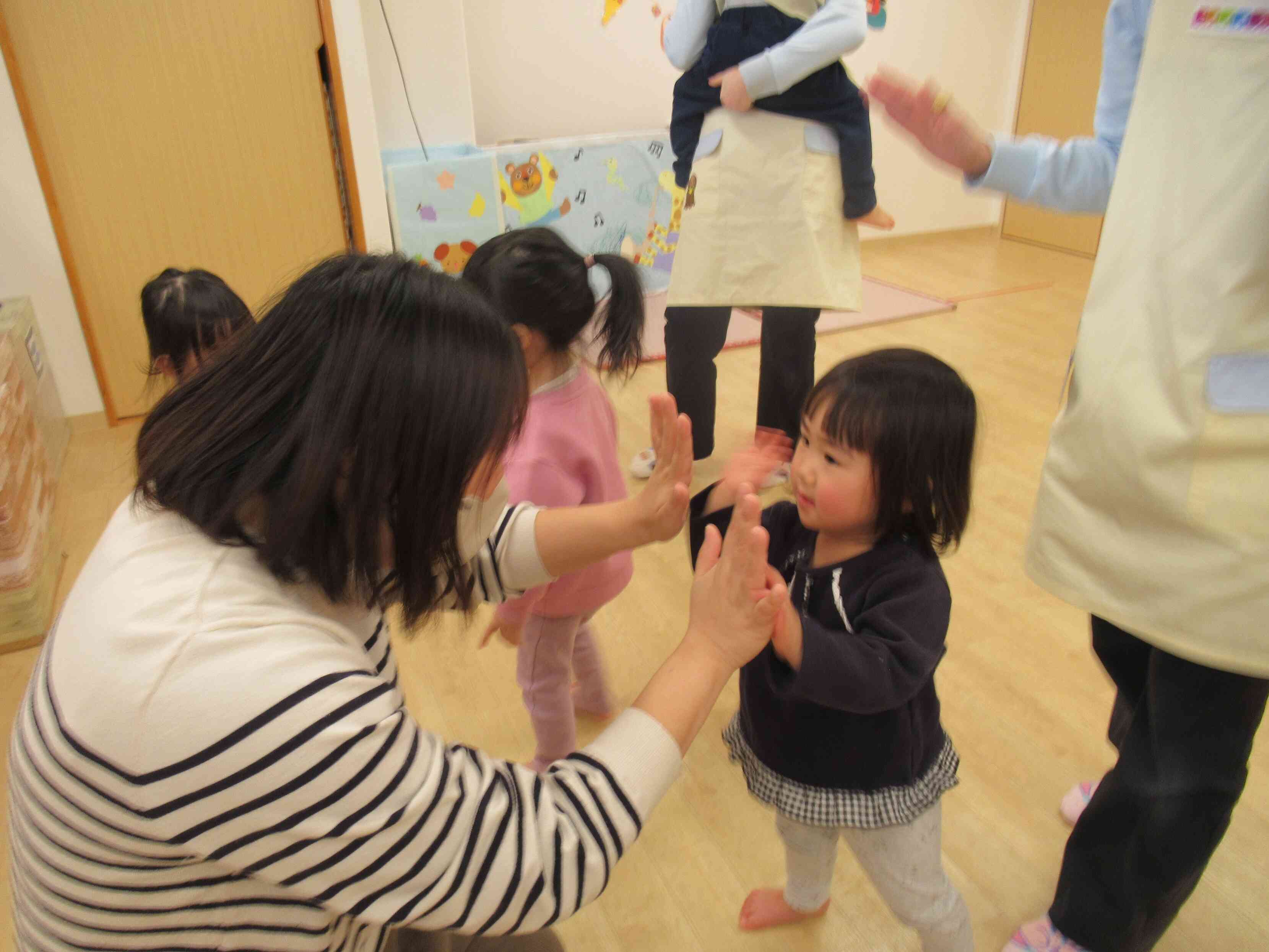 今日も楽しかったね。またねー！　バイバイ　タッチ‼