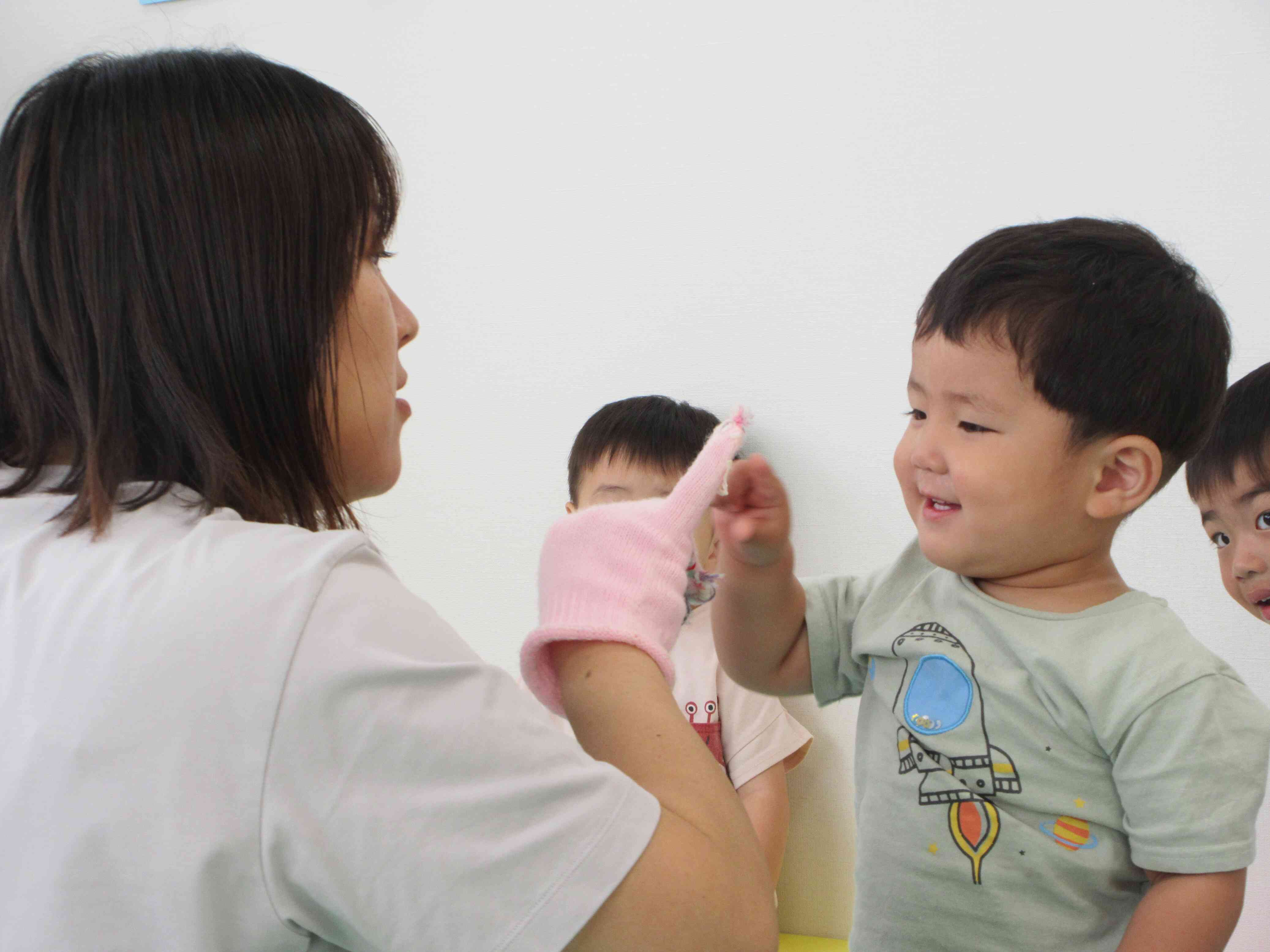 「The Finger Family Song」♪Bany finger, Baby finger~♪