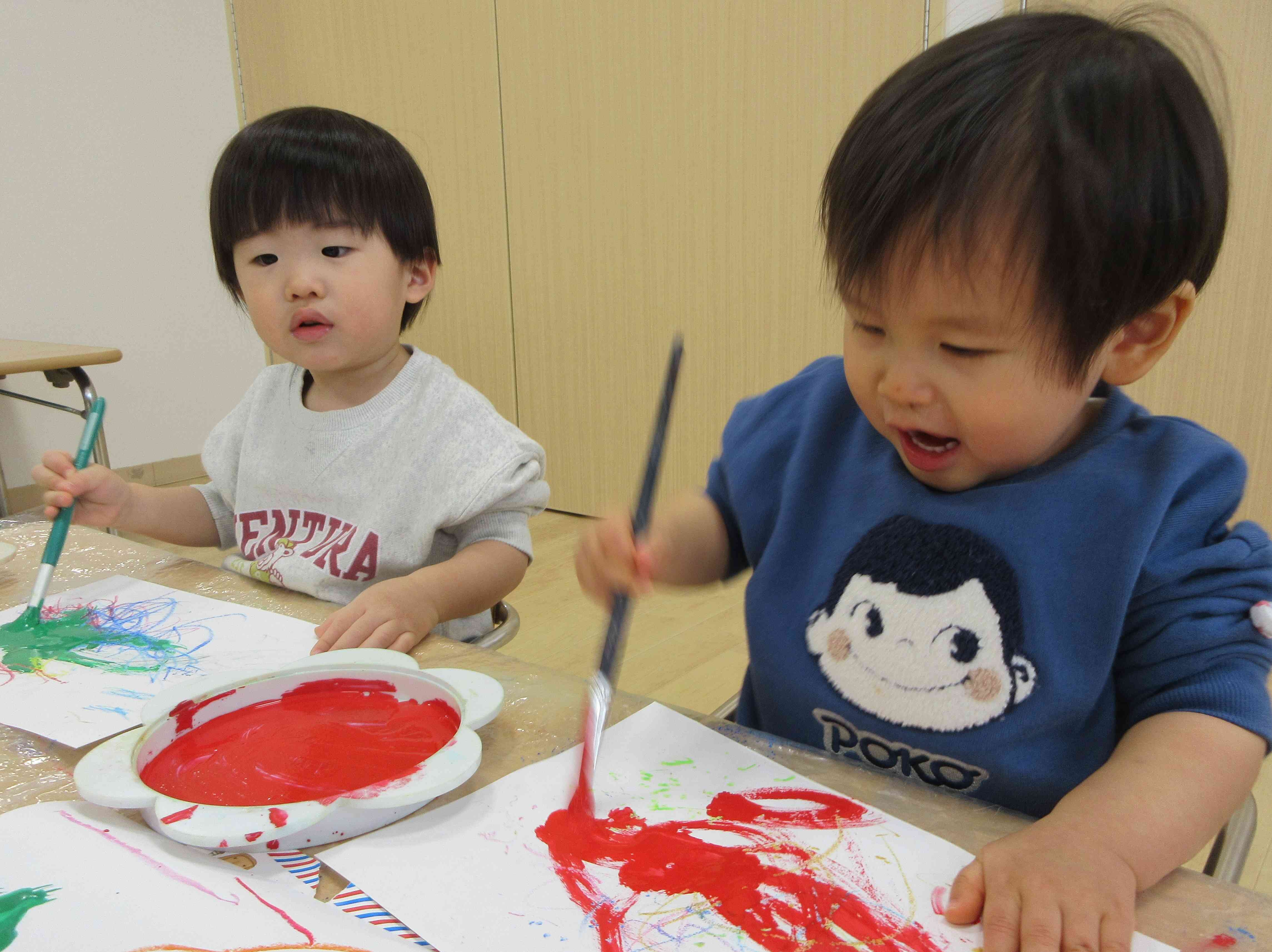 製作あそびをしました(１・２歳児)