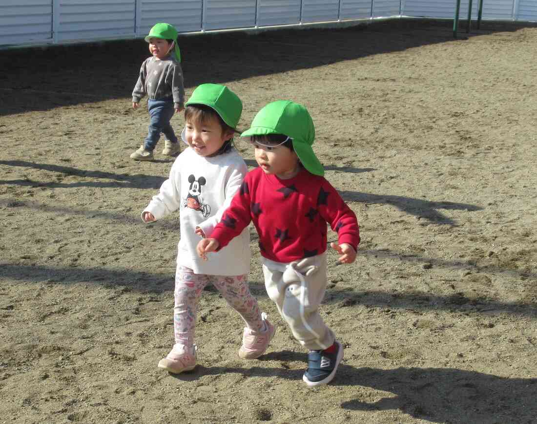 園庭でも笑顔いっぱいの毎日です☆