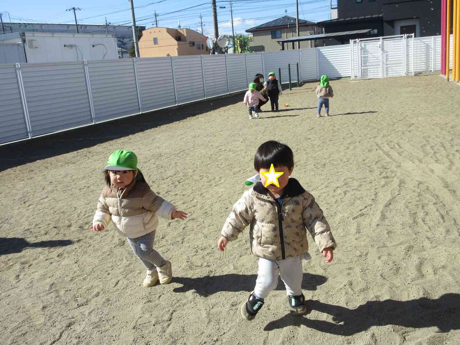 園庭でかけっこ！早いでしょ？