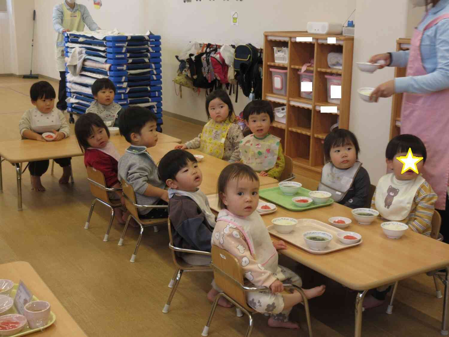 配膳中も静かに待てるよ！