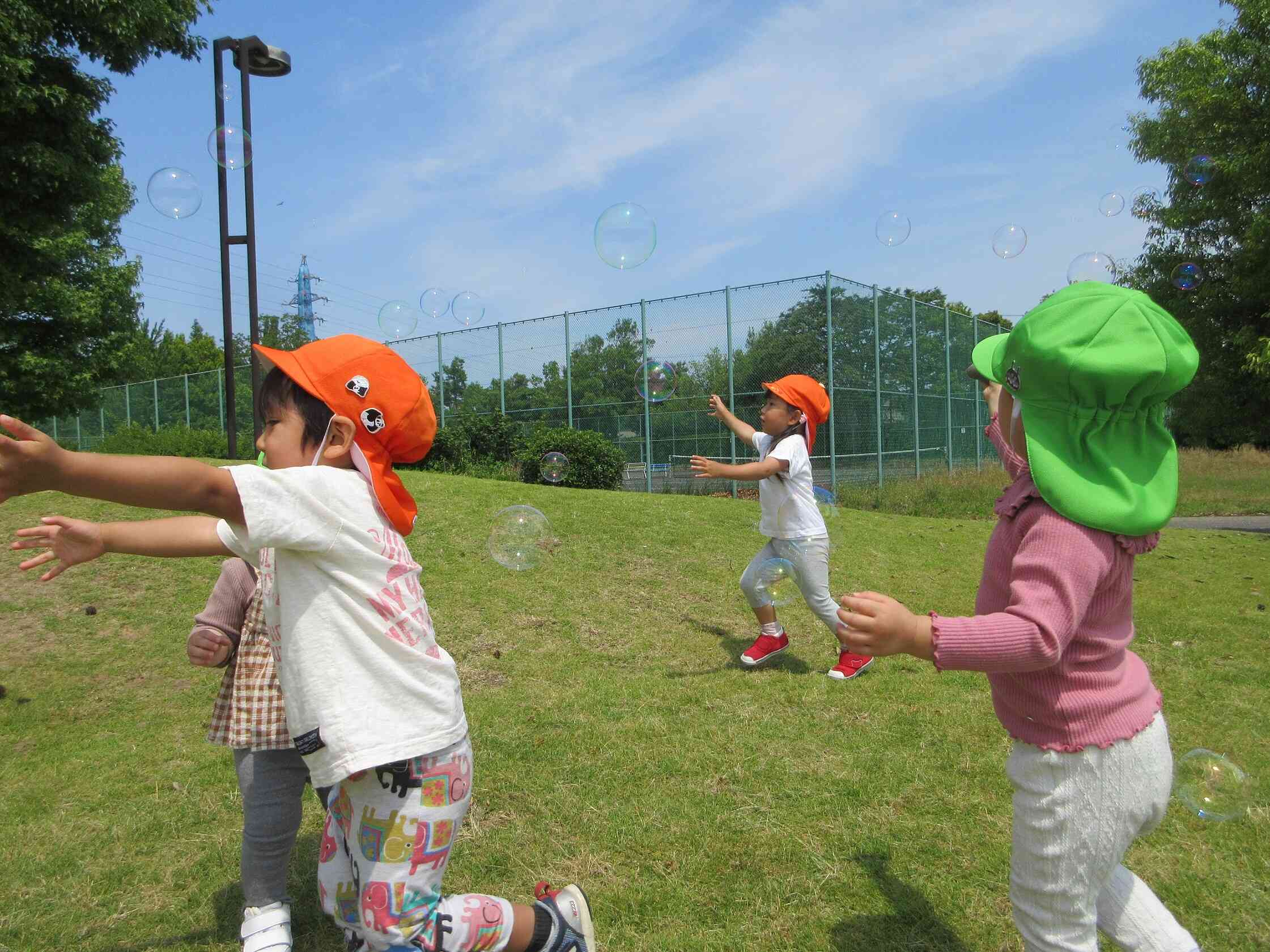 園外活動は大きな公園で！