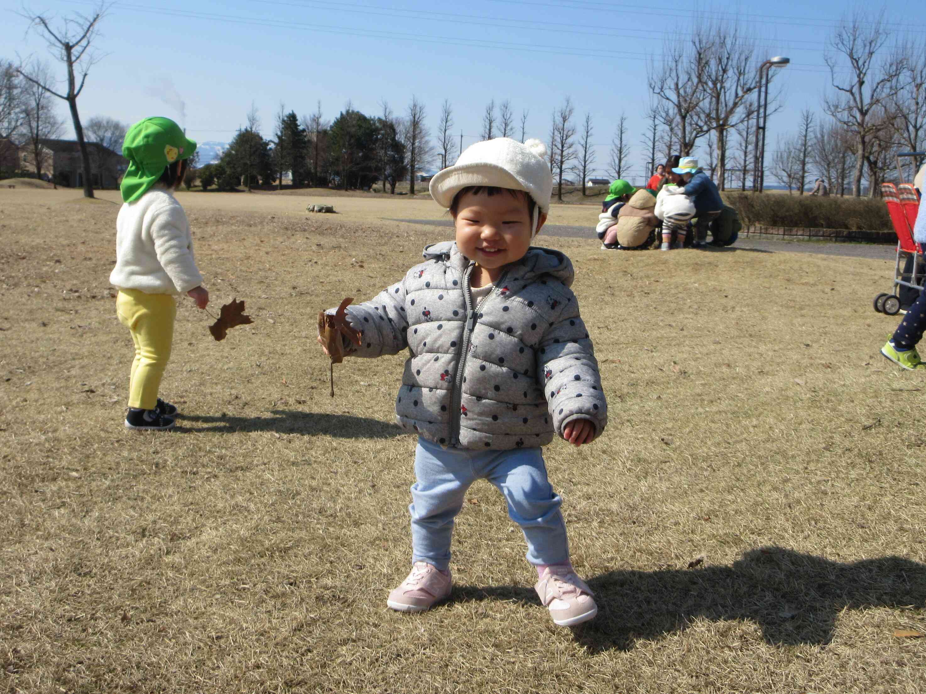 ワクワク！お靴を履いて外遊び！