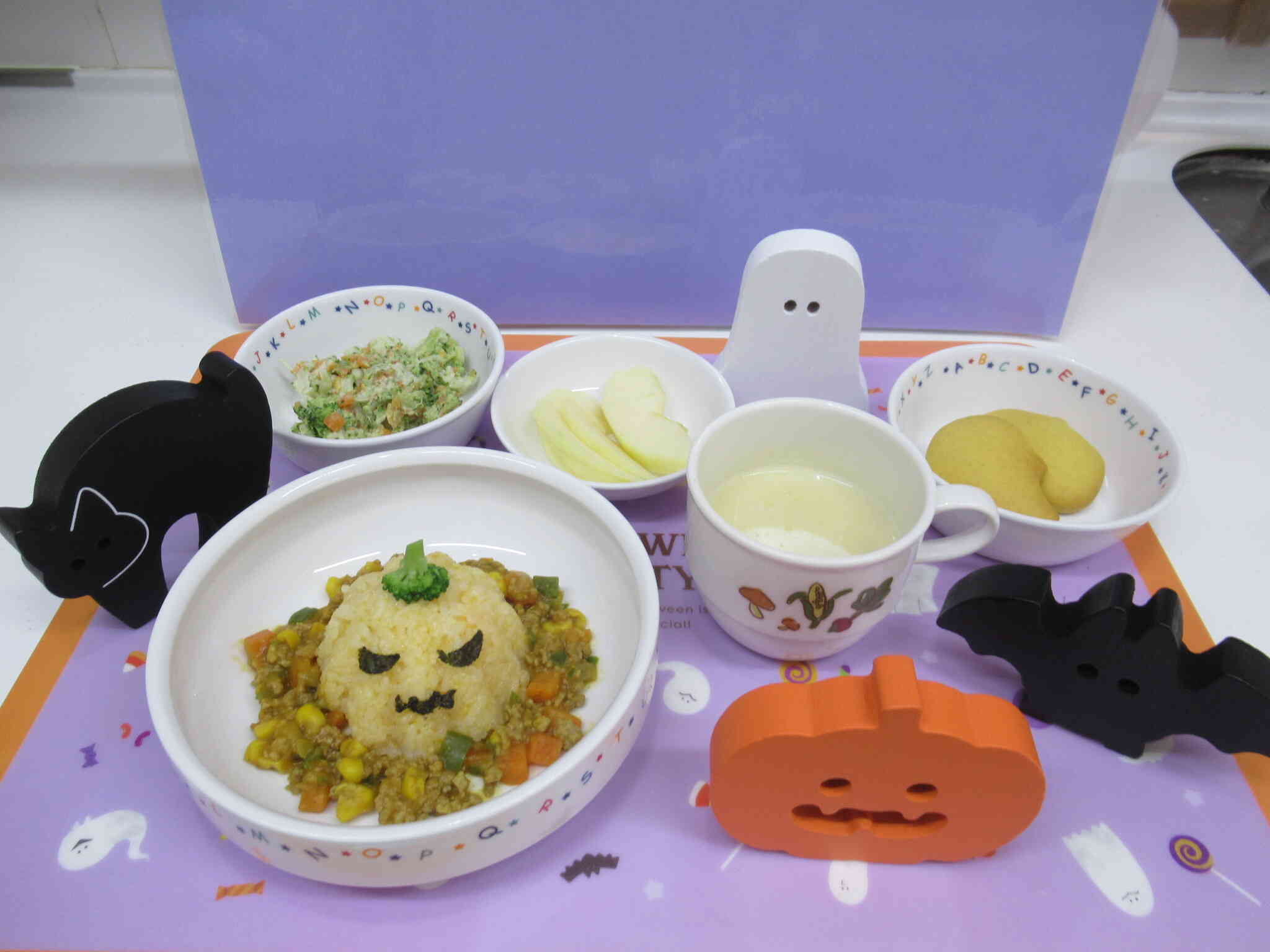 給食と午後おやつもハロウィンVer.で可愛い♡