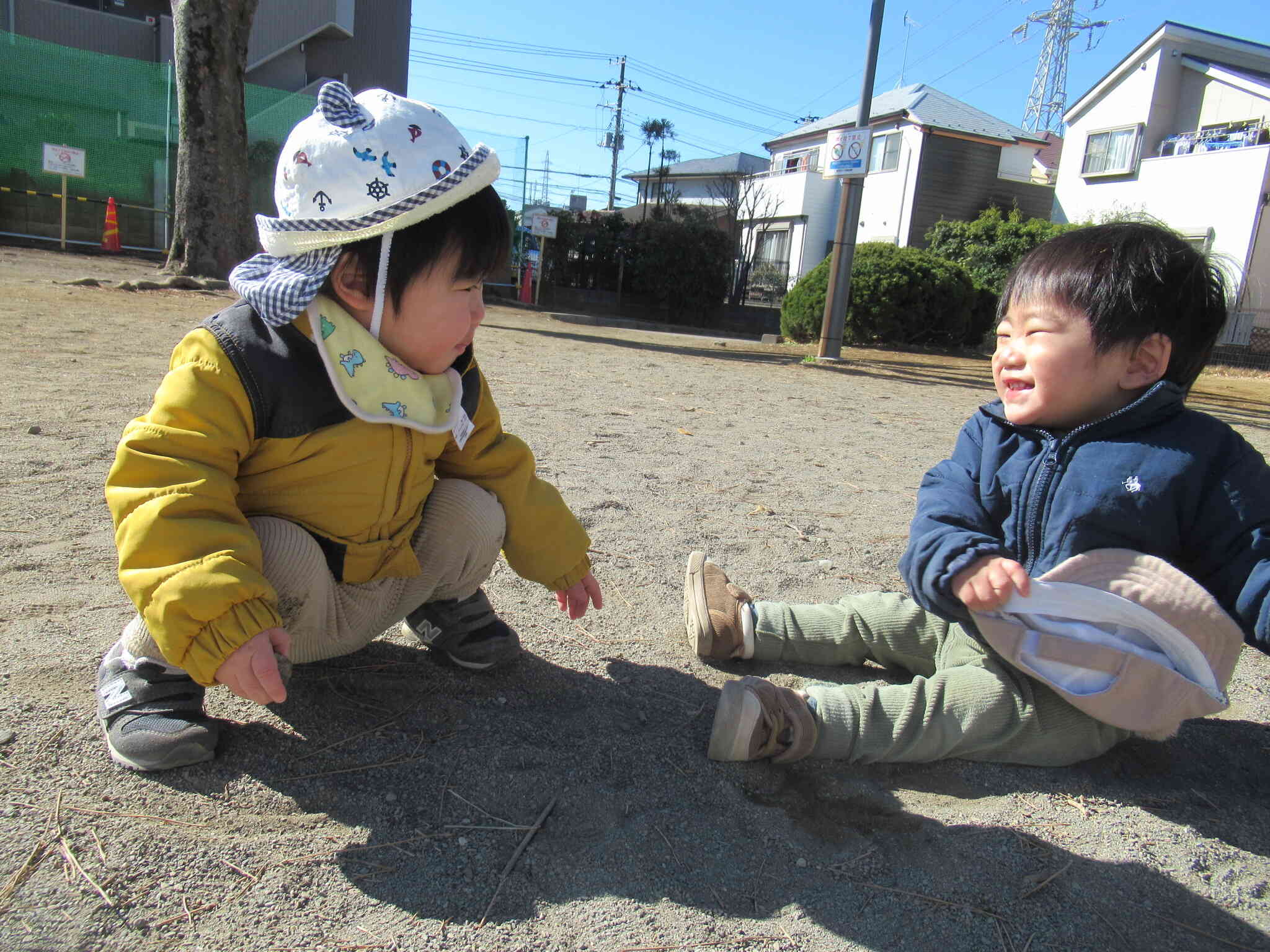 お友だちと遊ぶ楽しさを経験していきます（ひよこ組０歳児）