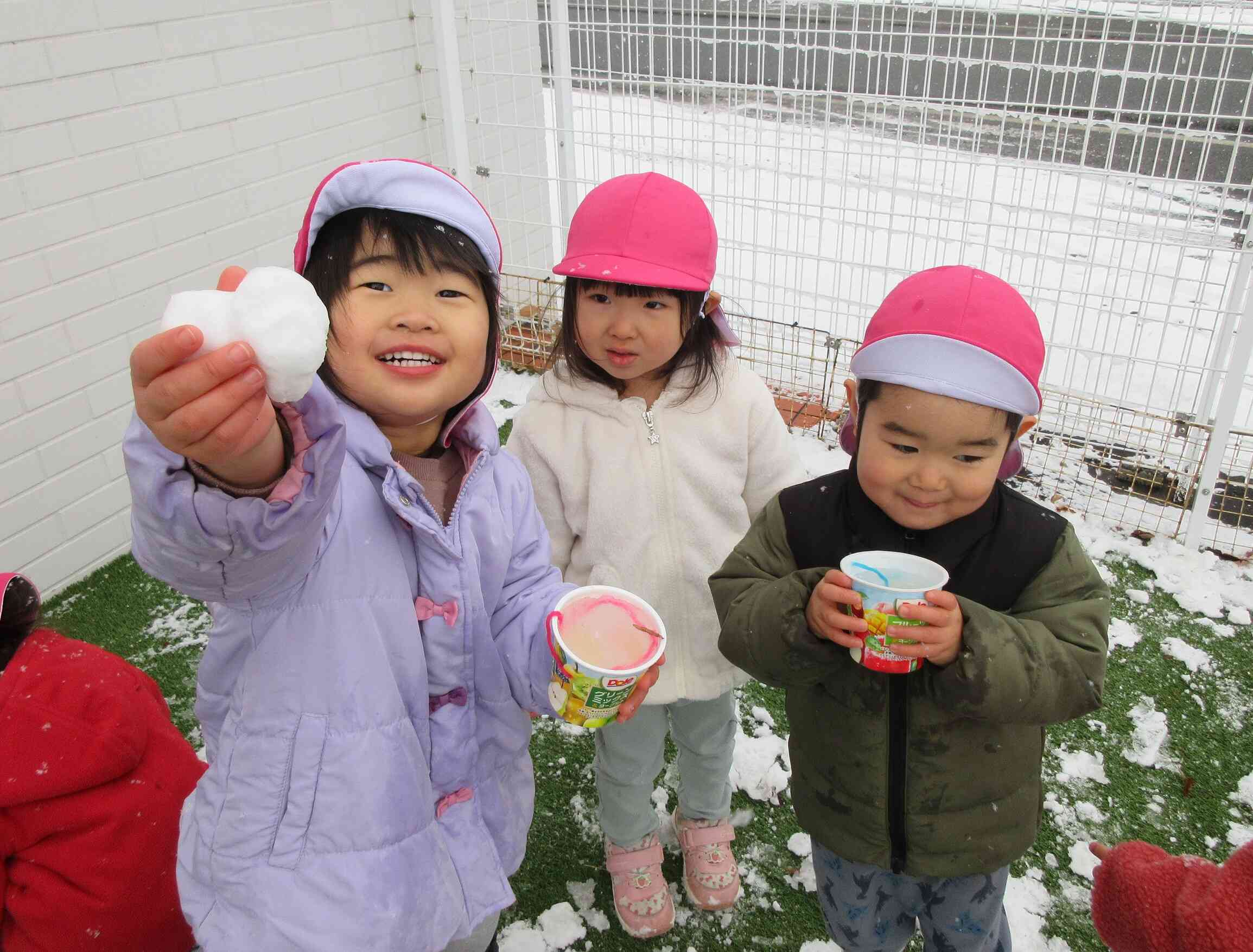 小さな雪だるまも作ったよ！