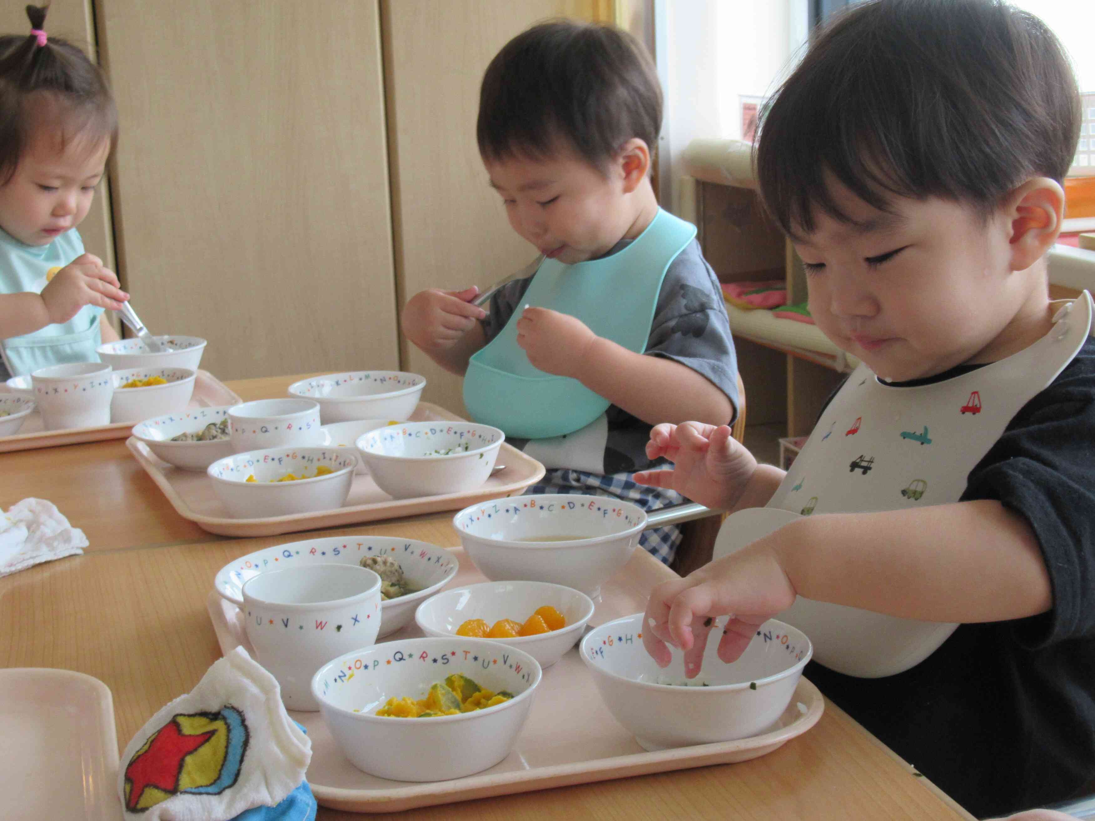 みんなで食べる給食はおいしいね！