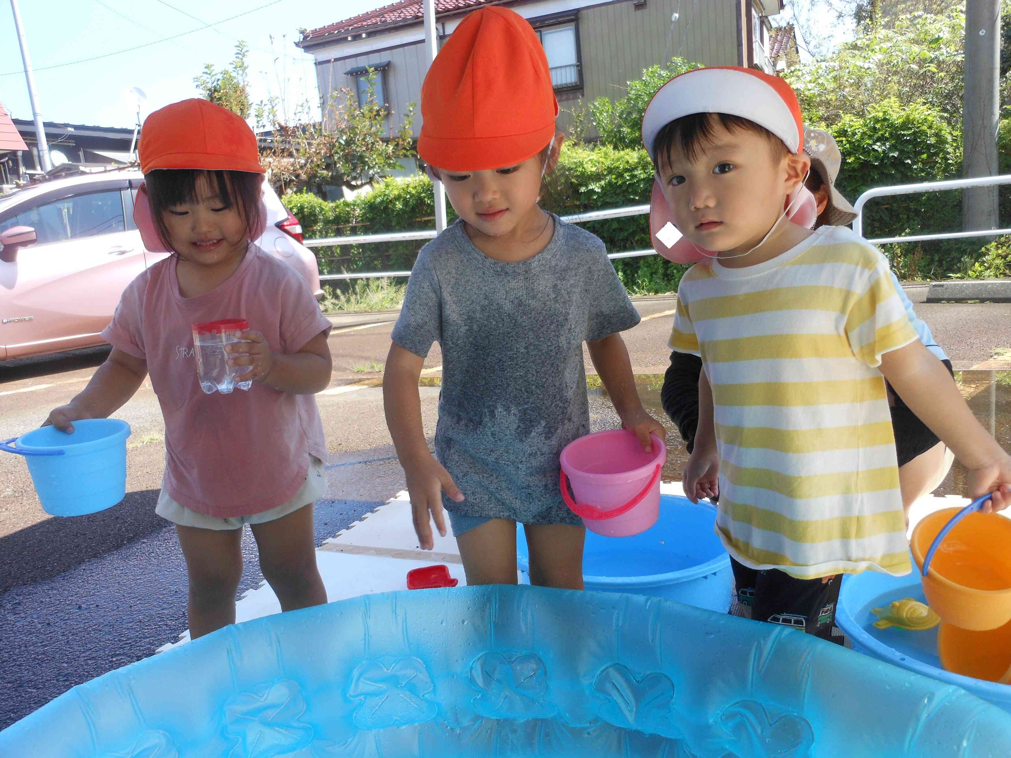 バケツにお水を汲むぞー！