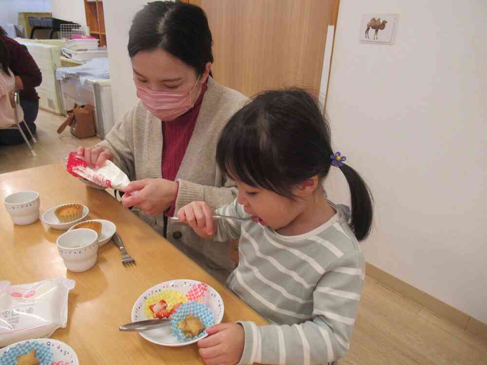 ケーキのトッピング、先に味見しちゃおう♪