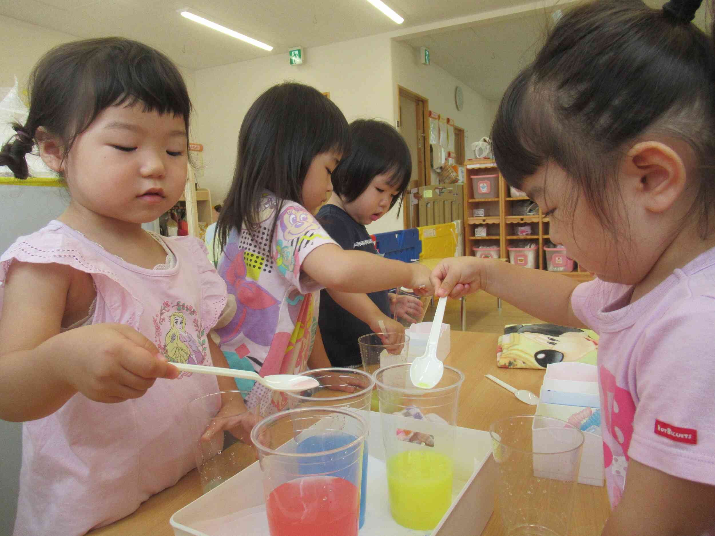 色水遊びに夢中☆