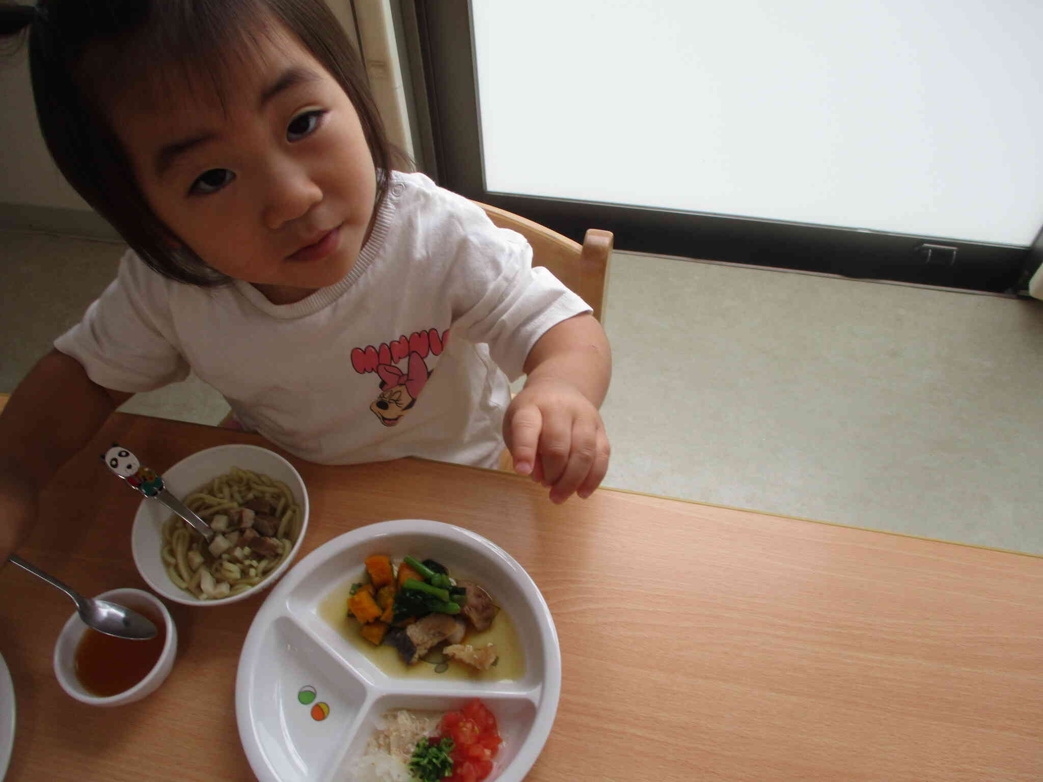 見ててよ～大きいお口で食べるよ！