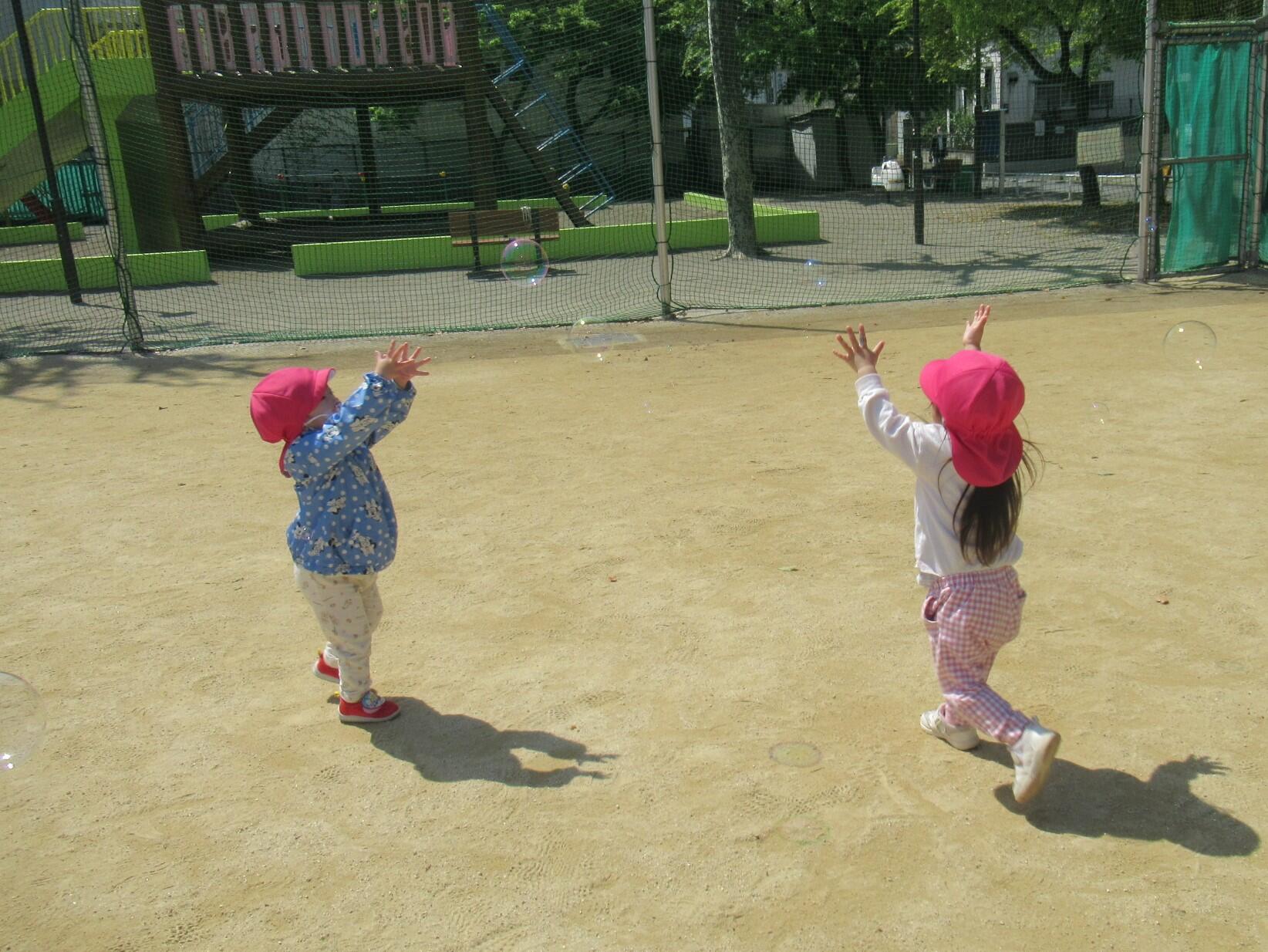 4/15きりん組（2歳児）梅田公園で遊びました！
