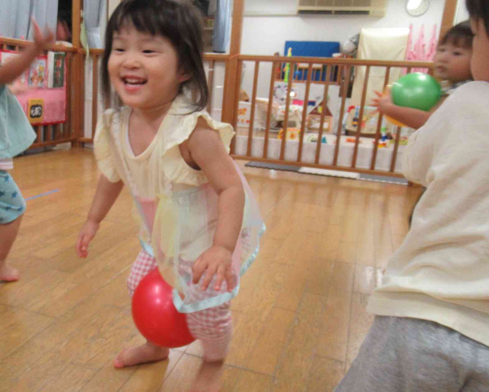 足の間に挟んで鍛え中…☆