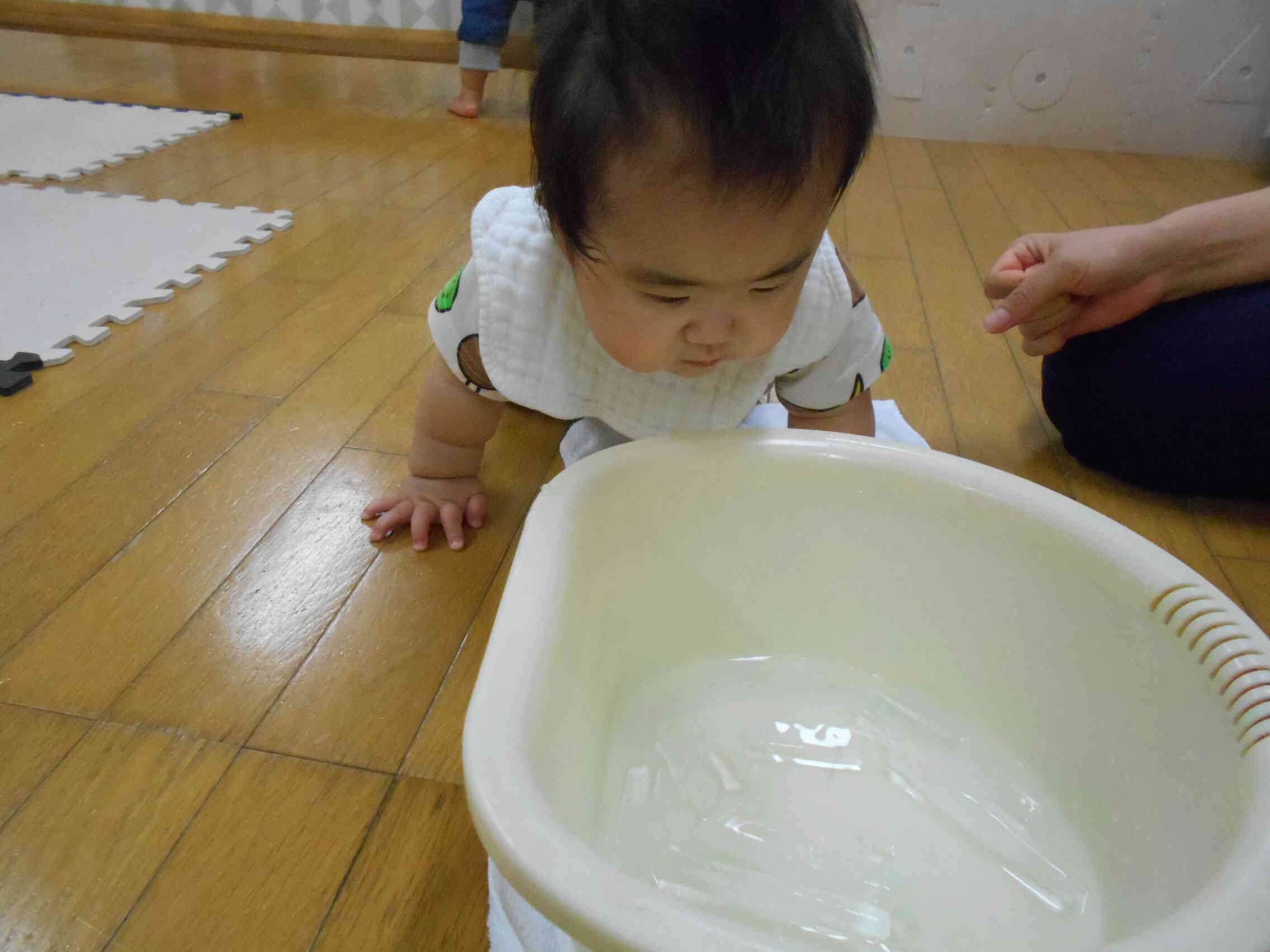 氷遊びにもチャレンジ！