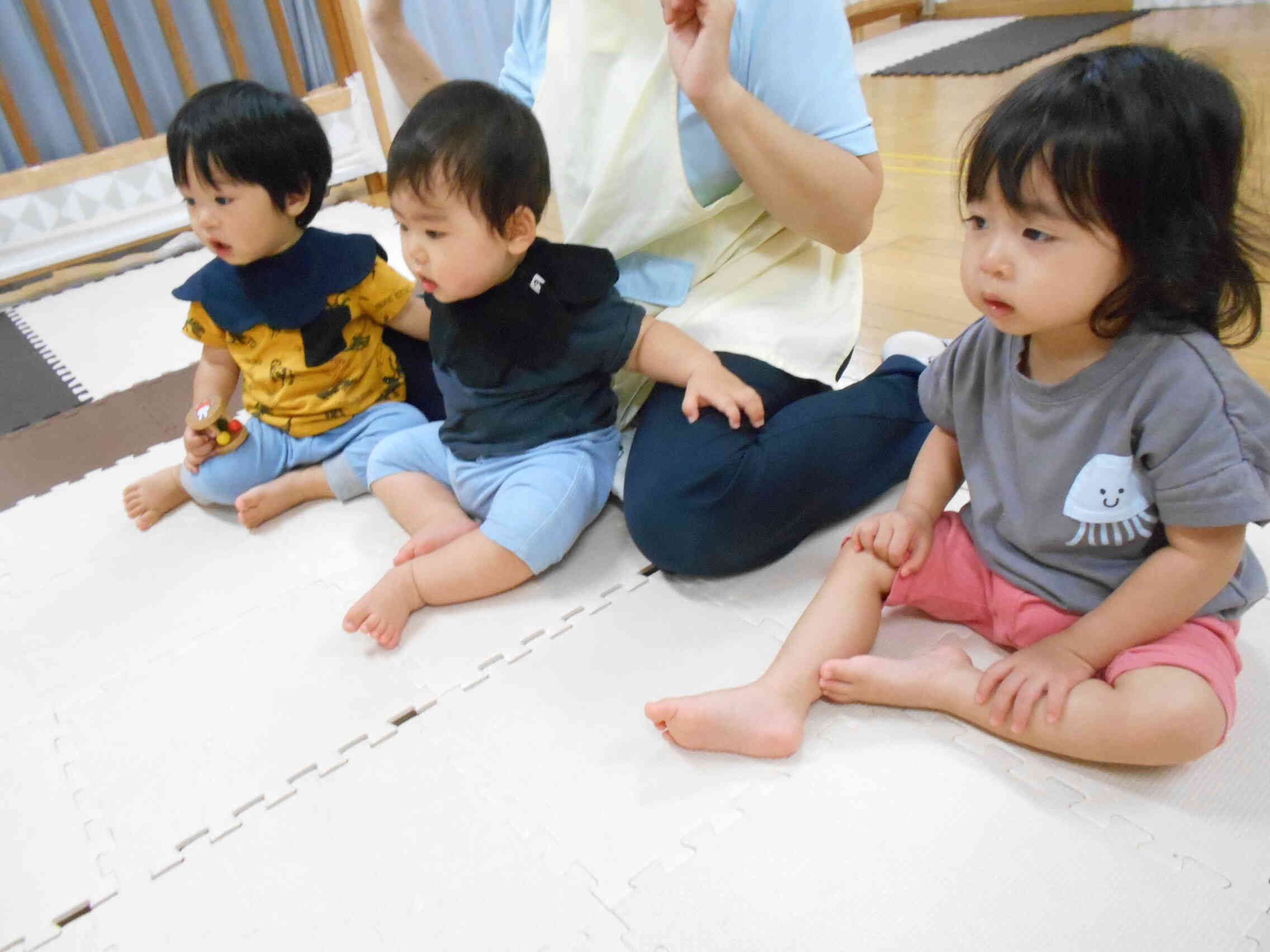 うさぎ組（0歳児）さんの英語の様子