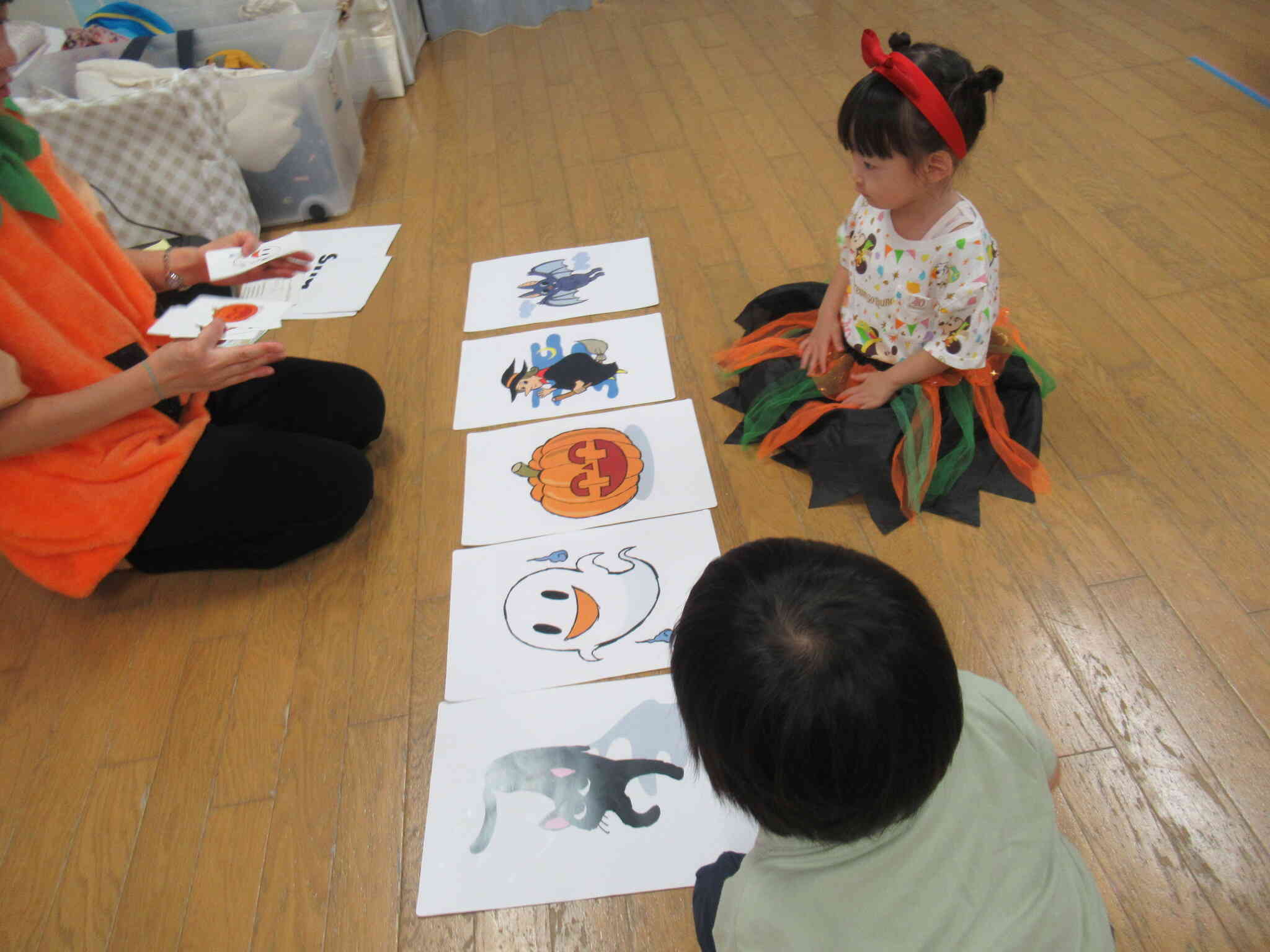 きりん組（2歳児）さんの英語の様子