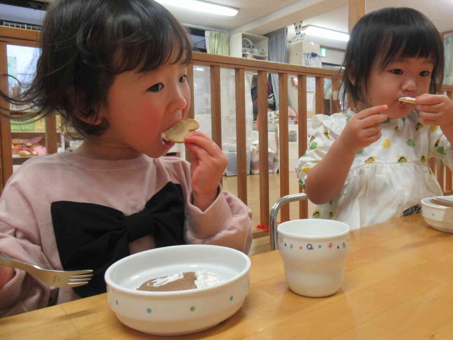 美味しい美味しいとむしゃむしゃケーキを食べてくれました☆