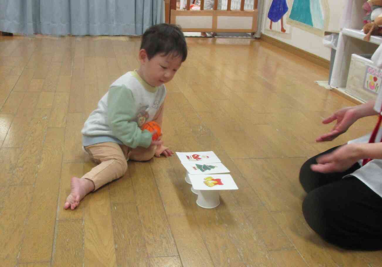 ぱんだ組（1歳児）さんの英語レッスンの様子