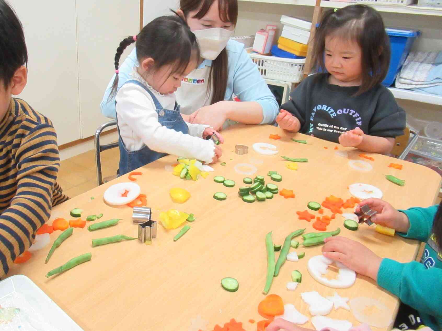 きりん組（2歳児）さんの食育の様子