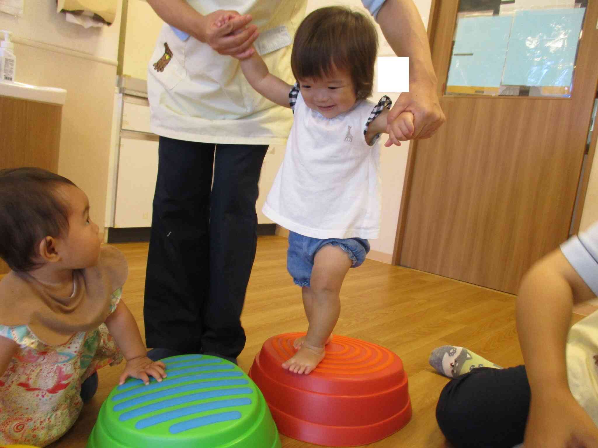 0歳児　ひよこ組　バランスストーン