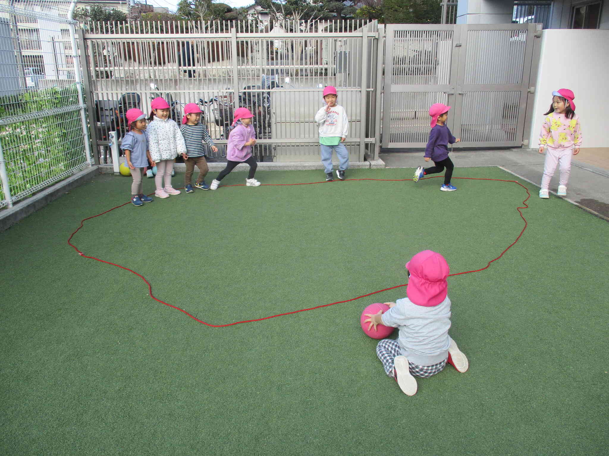 3歳児　りす組　ビリビリボール