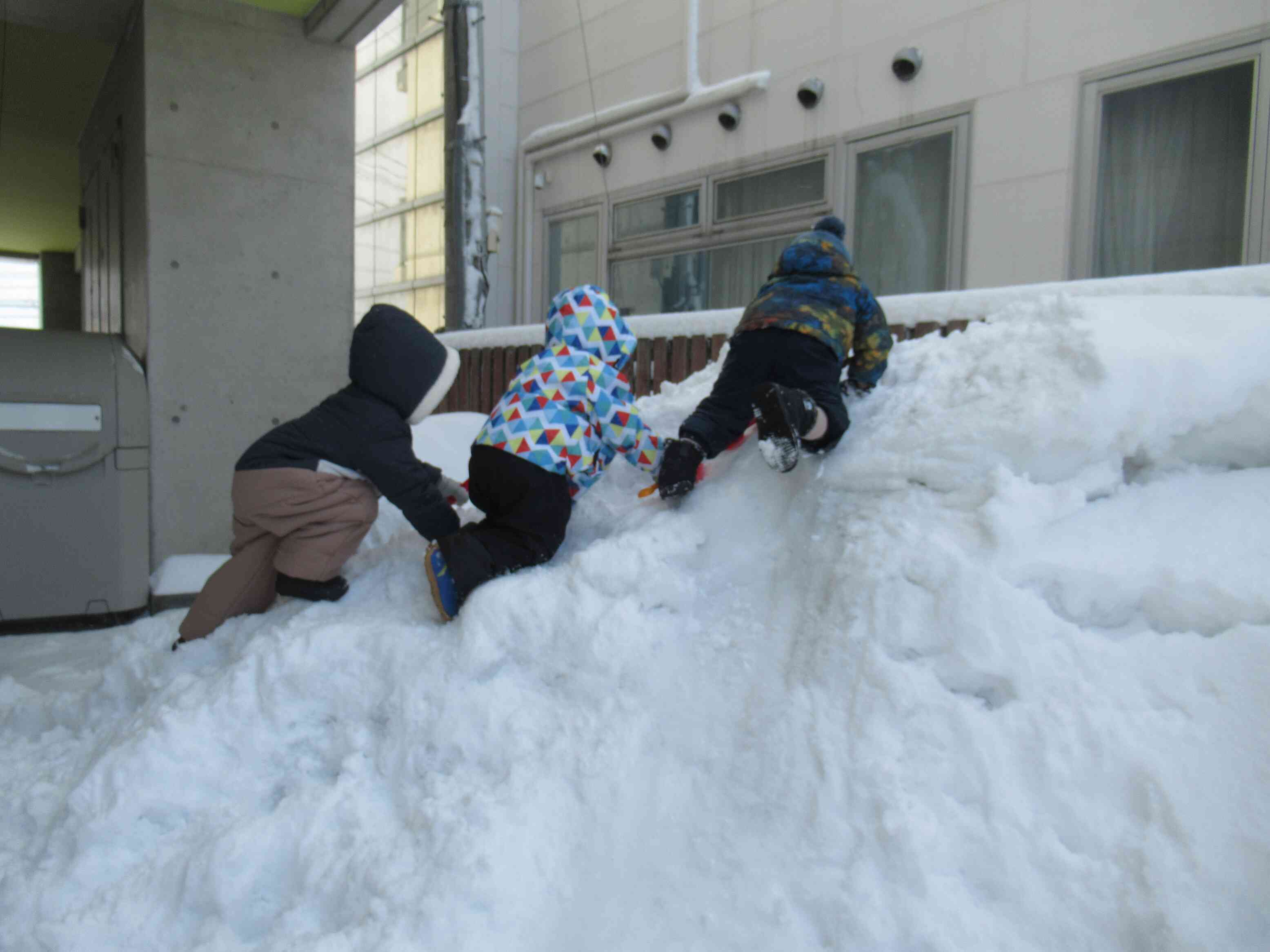 雪の探検隊