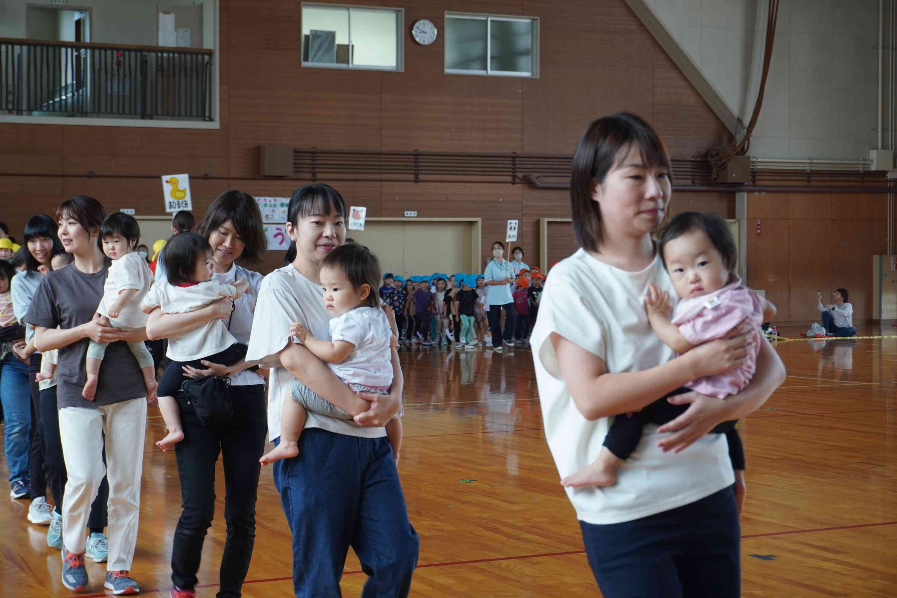 初めての運動会　～0歳児ひよこ組～