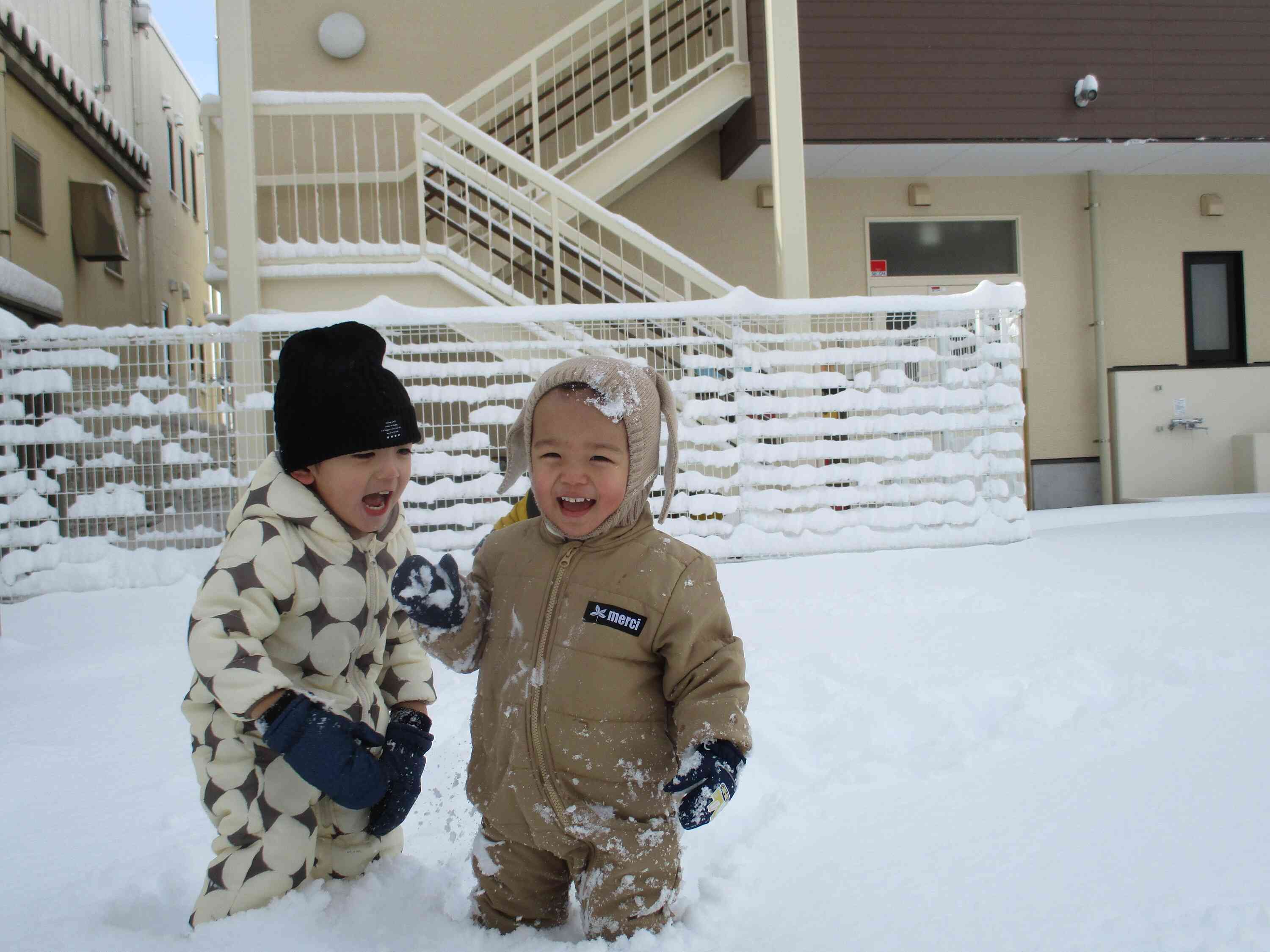 顔に雪がついちゃった！