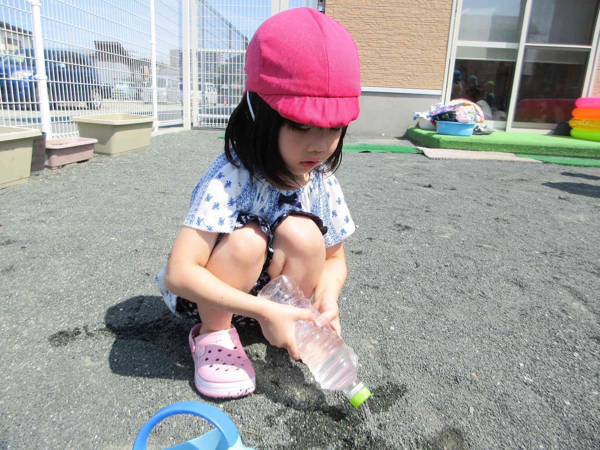 泥んこ遊びも楽しいな～☆