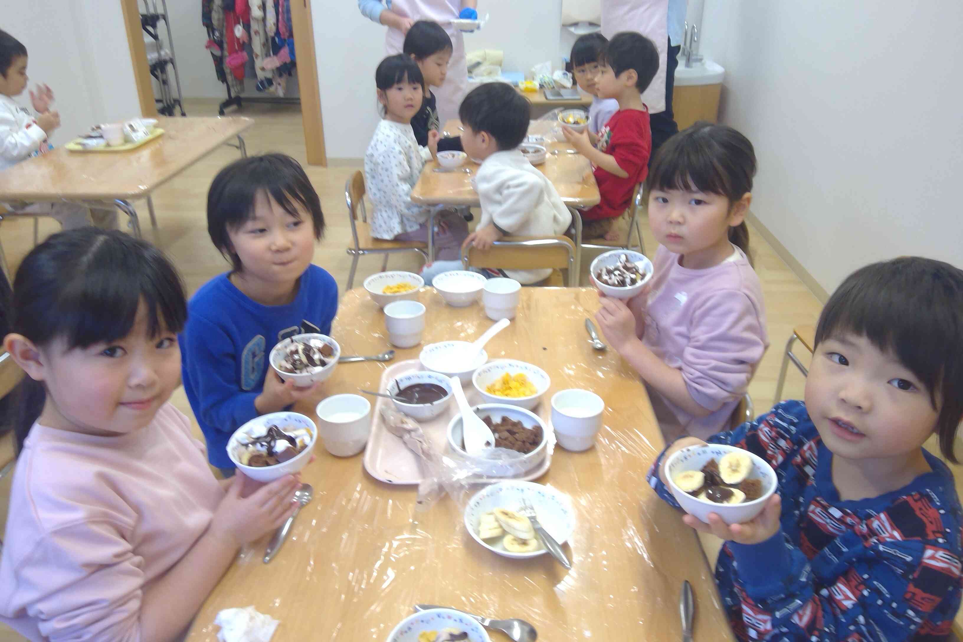 食育　パフェ作り　きりん組・5歳児