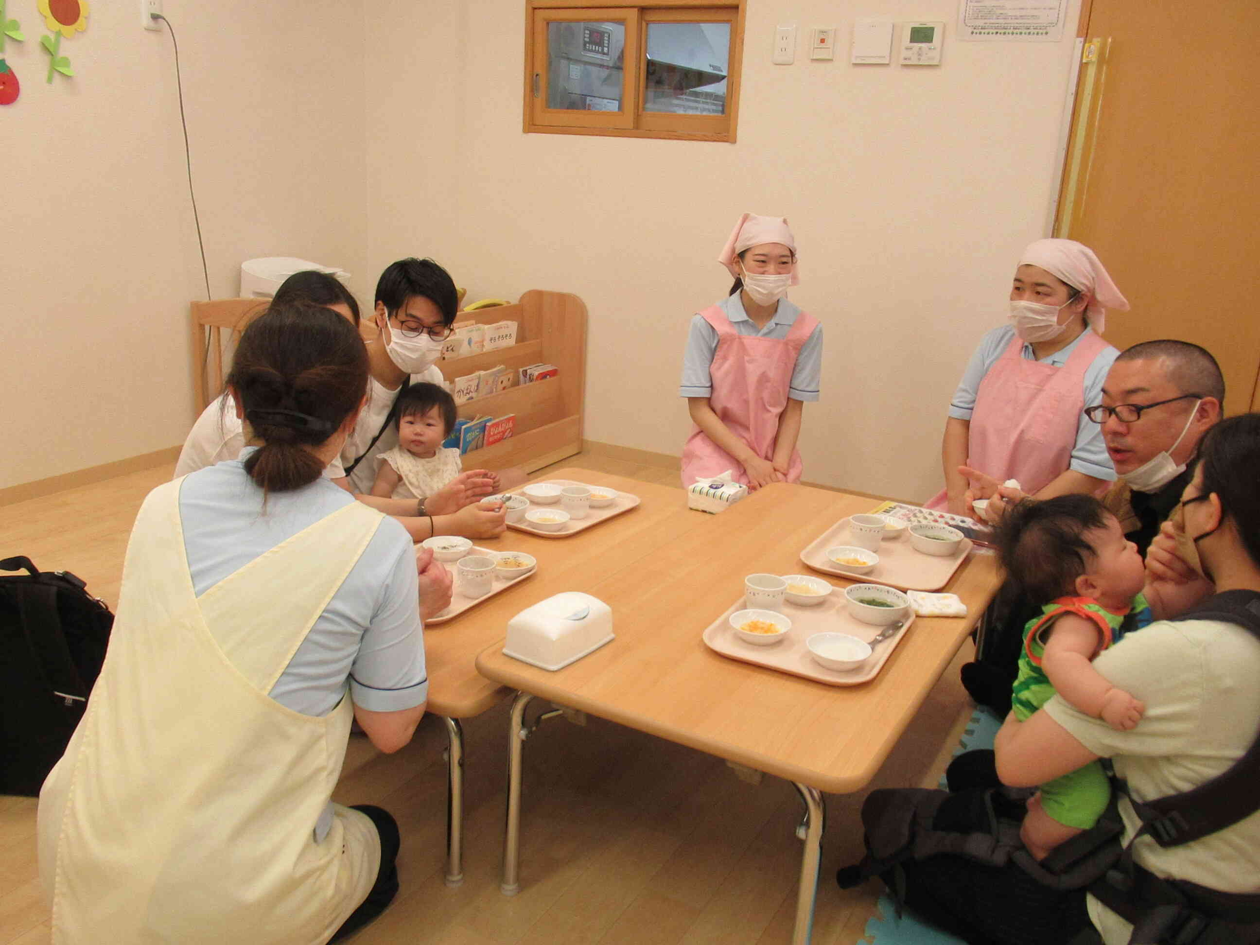 離乳食試食会の様子です。