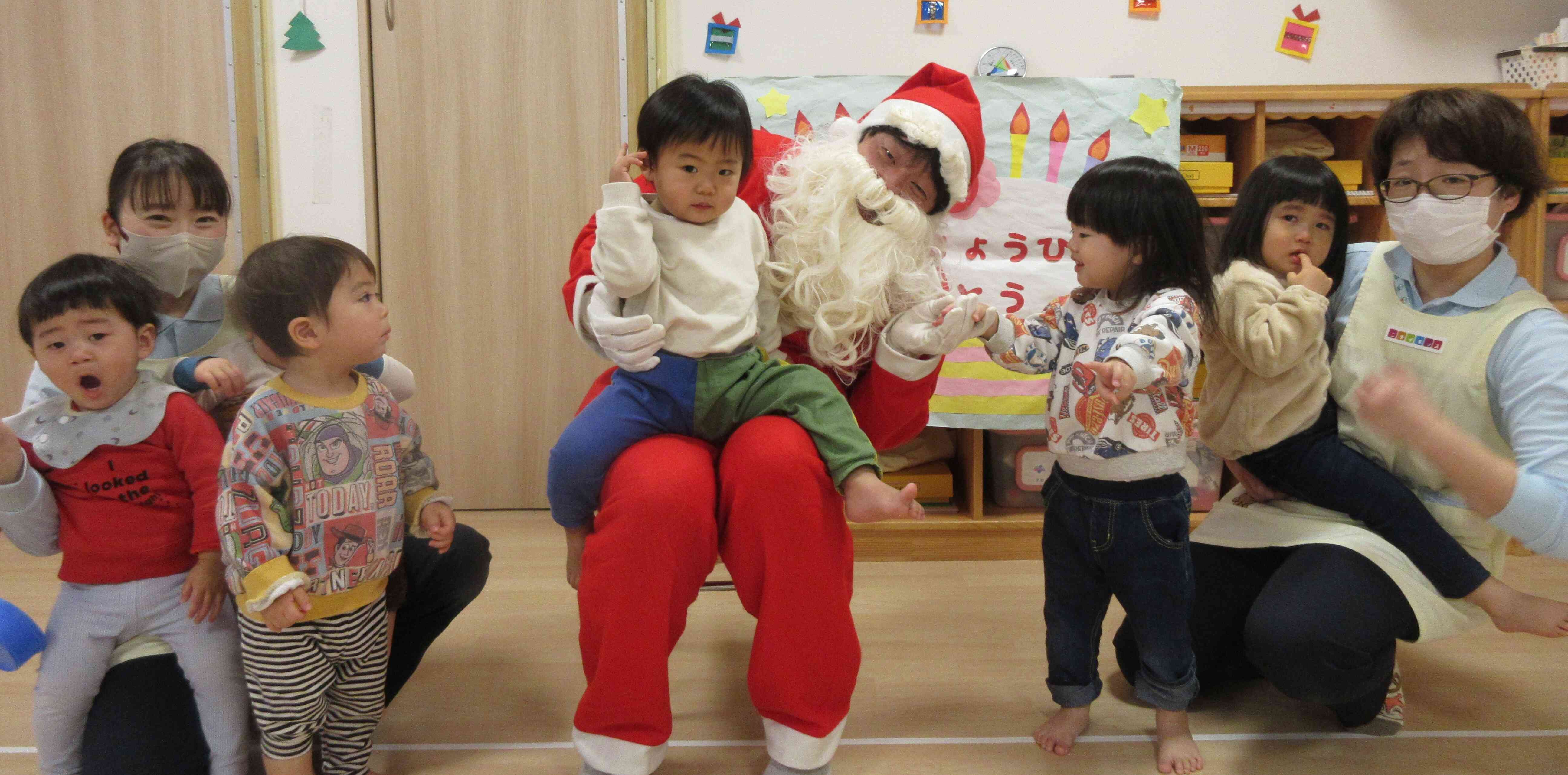 サンタさんとあひる組（1歳児）さん♪