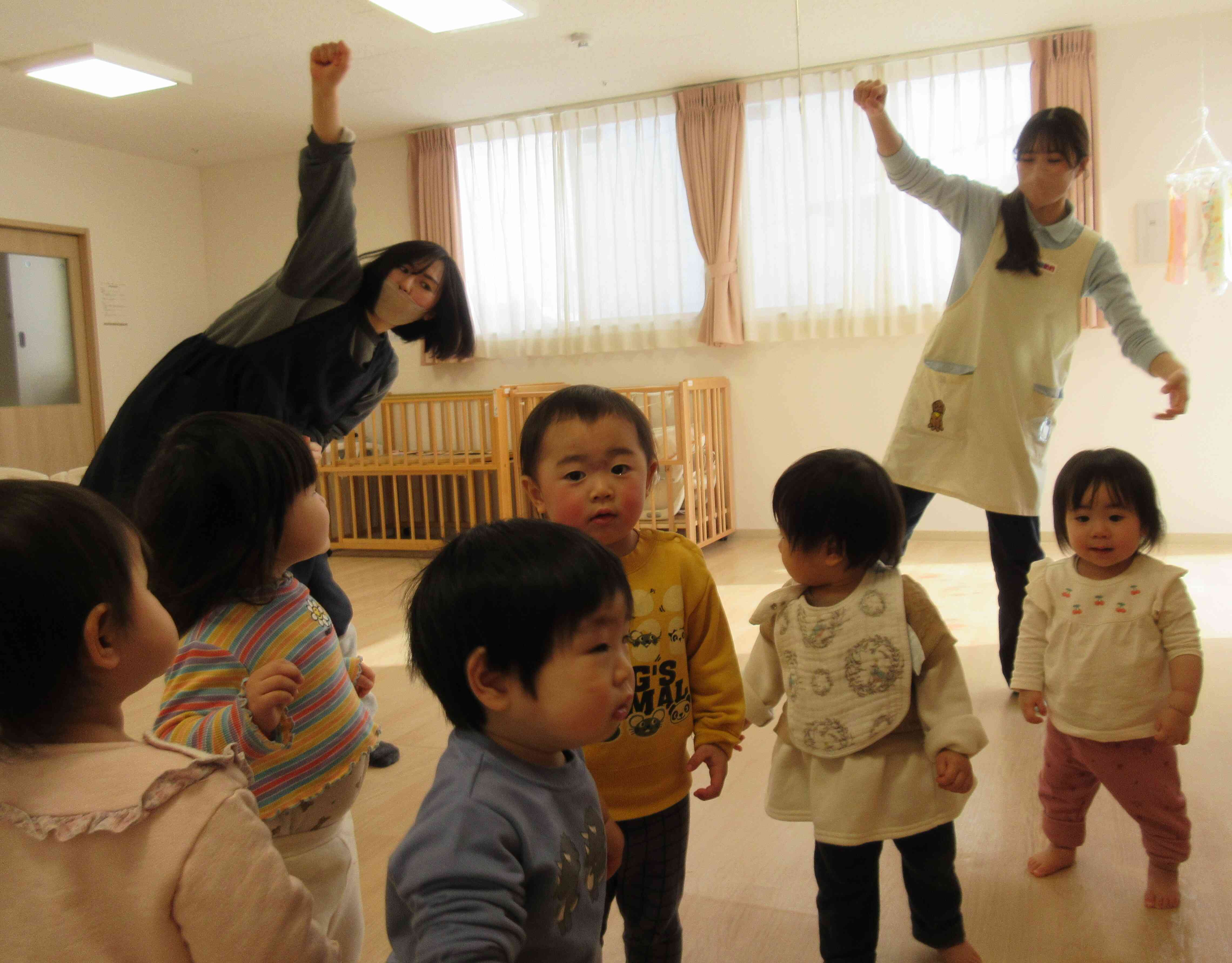 ～ひよこ組の様子(0歳児)～