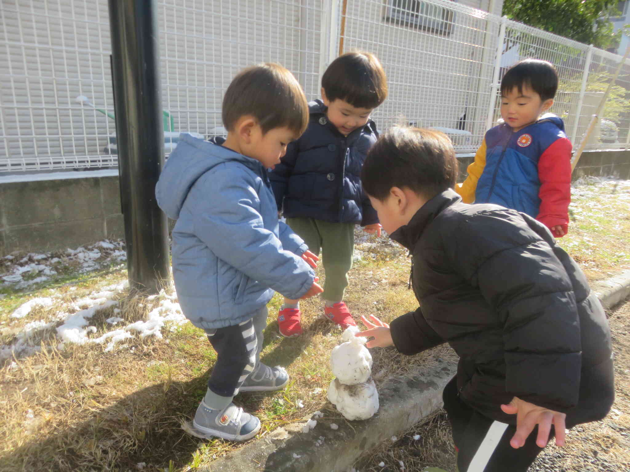 雪で遊んだよ～1.2歳児～