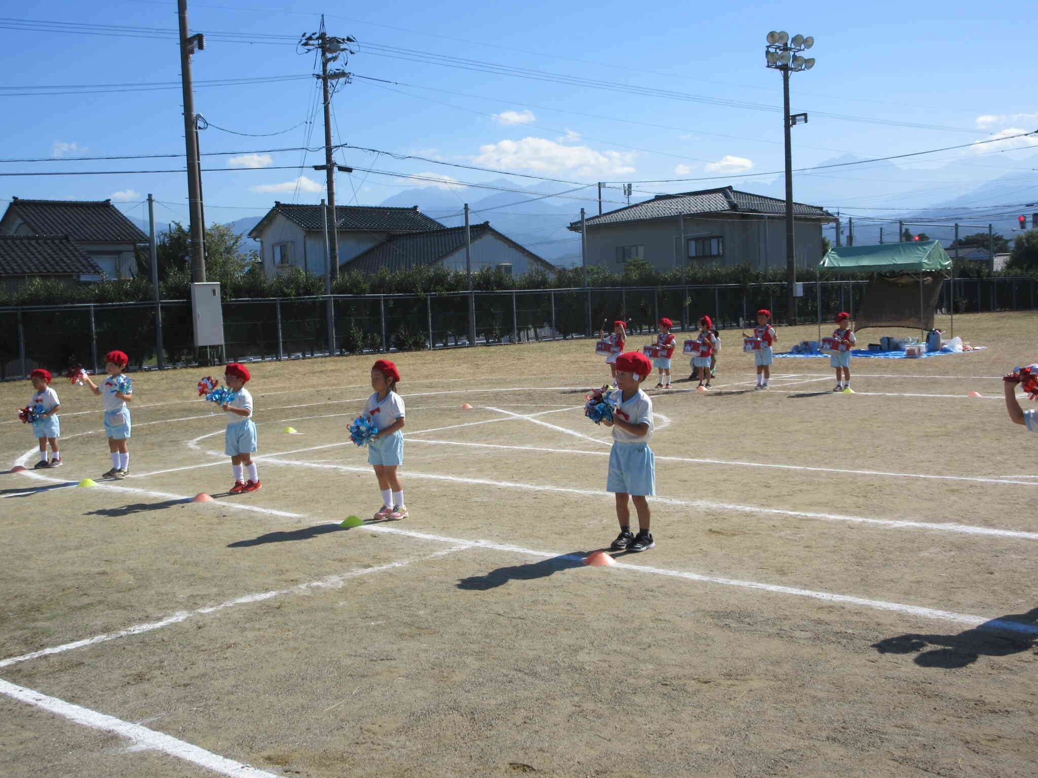 ４・５歳児　鼓隊演奏、ポンポン