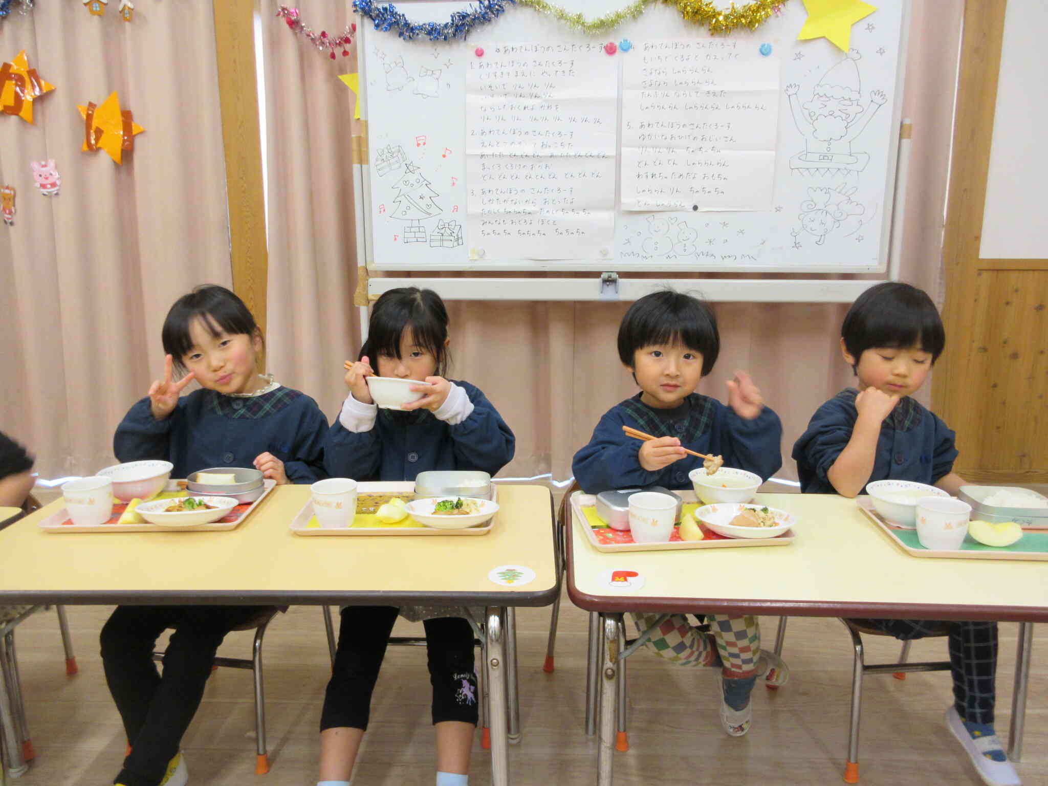 クリスマス会食・おやつクッキング