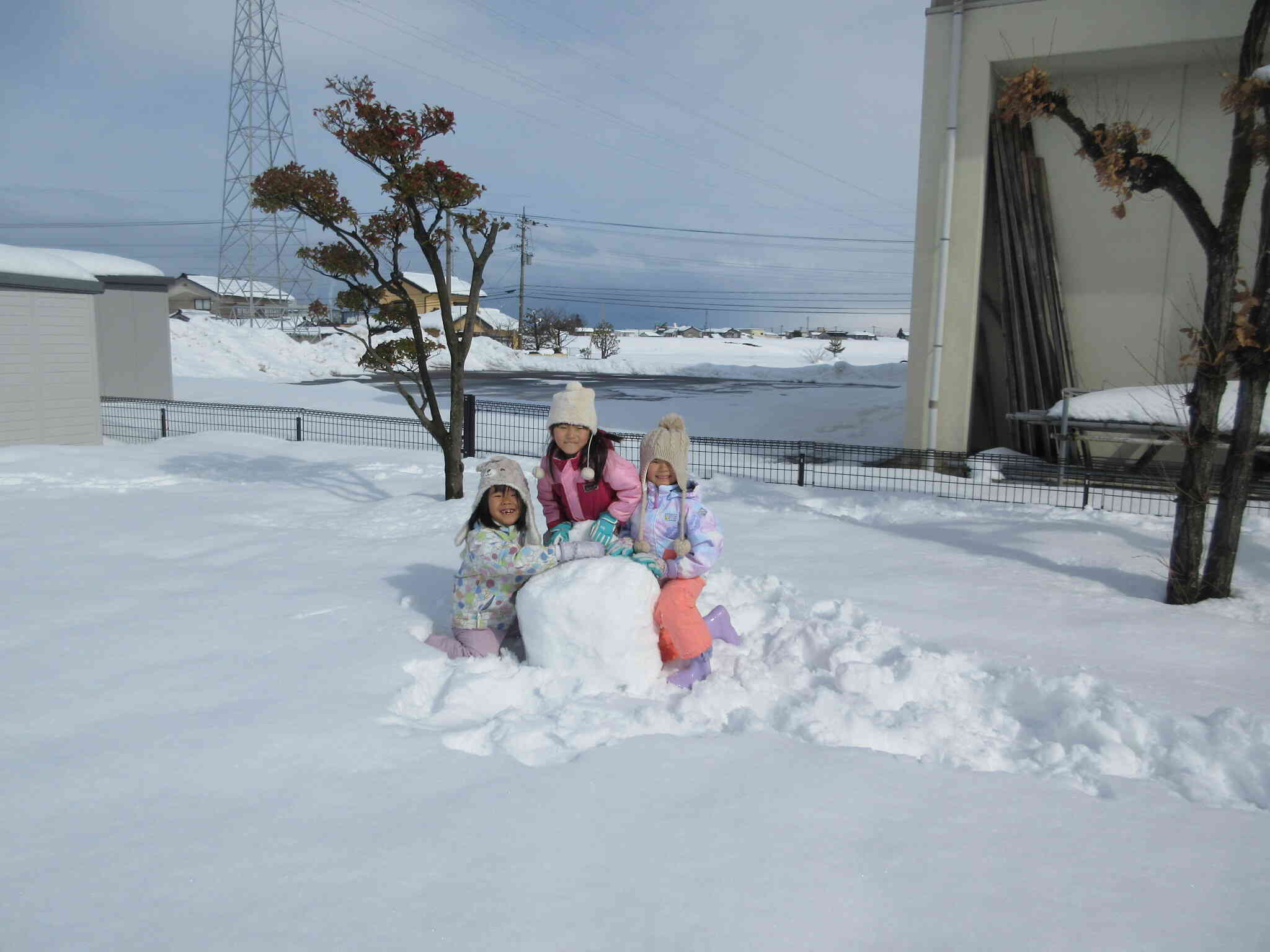 大きな雪玉できたよ