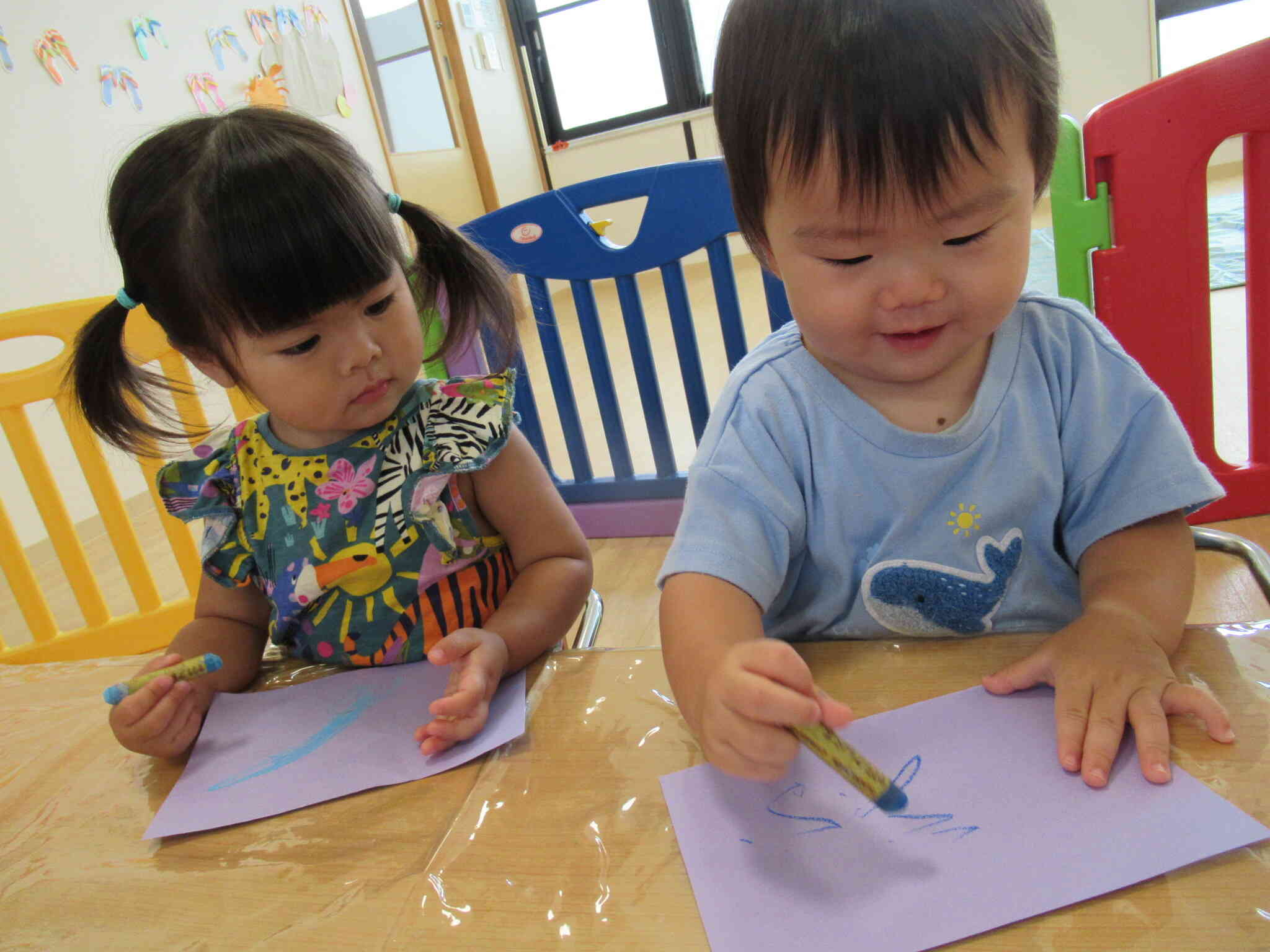 美味しいぶどうができたよ♪～製作活動～(1歳児・あひる組)