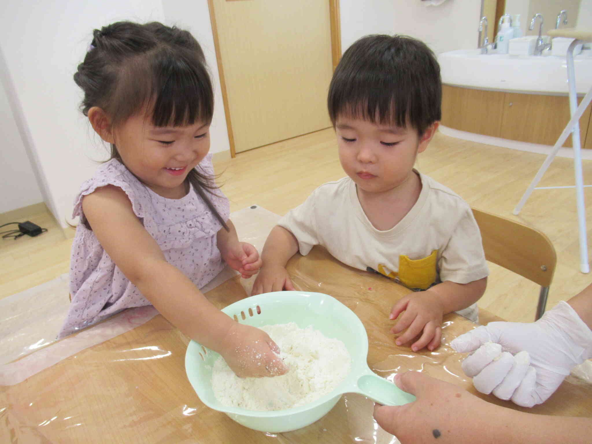 お月見団子を作ったよ！（うさぎぐみ～2歳児～）